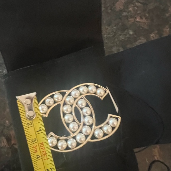 AUTHENTIC  CHANEL PEARL BROOCH - Picture 4 of 4